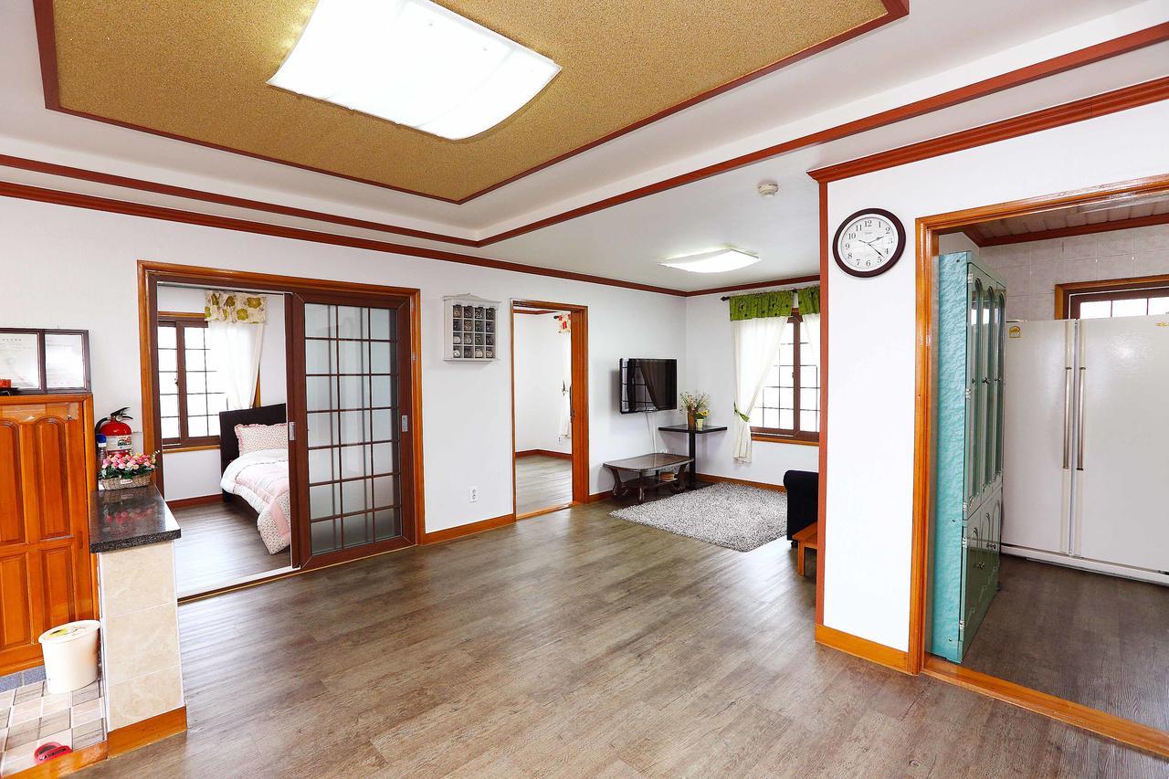 Gyeryonggil Pension Jeju Ngoại thất bức ảnh