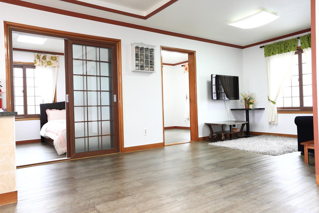 Gyeryonggil Pension Jeju Ngoại thất bức ảnh